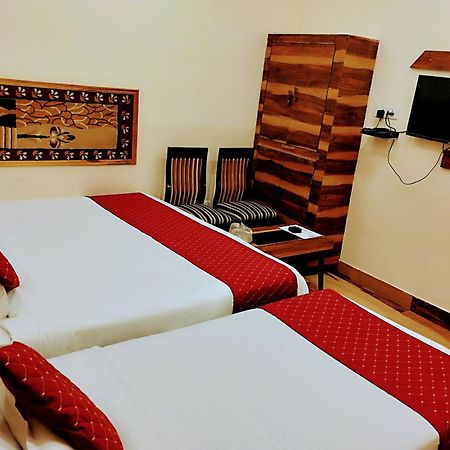 Bhagyashree Guest House 2 Km To Vishwanath Temple, Ganga Ghat Parking Available Váránaszi Kültér fotó