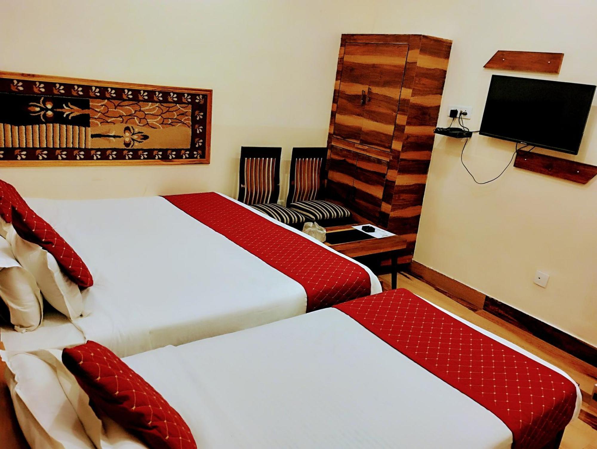 Bhagyashree Guest House 2 Km To Vishwanath Temple, Ganga Ghat Parking Available Váránaszi Kültér fotó